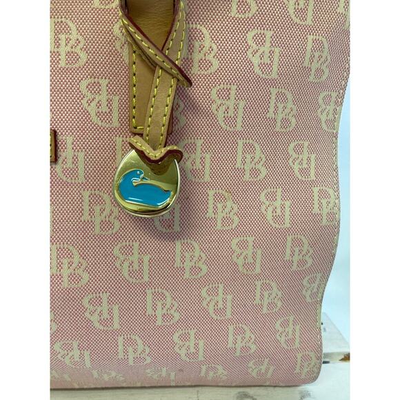 DOONEY & BOURKE LIGHT PINK SIGNATURE PRINT CANVAS SHOULDER BAG - Picture 4 of 16